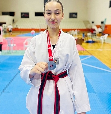 izmir-taekwondo-musabakalarinda-aliagadan-20-madalya-sevinci.jpg