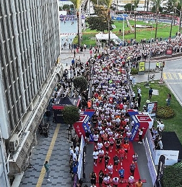 izmirde-uluslararasi-9-eylul-izmir-yari-maratonu-renkli-goruntulere-sahne-oldu.jpg