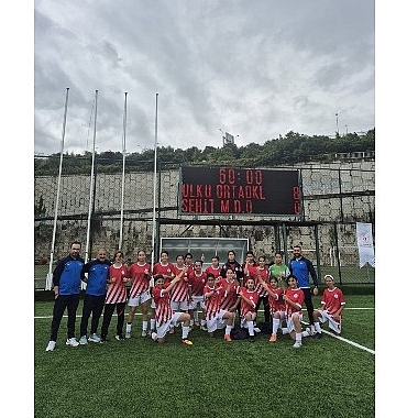 izmirli-kiz-futbol-takimi-turkiye-sampiyonu-oldu.jpg