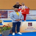izmirli-sporcudan-tarihi-basari.jpg