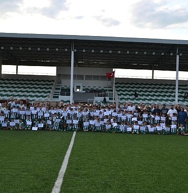 iznikspor-yaz-futbol-okulunda-sertifika-heyecani.jpg