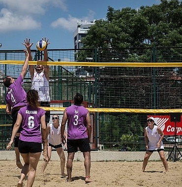 kadikoy-belediyesi-kalamis-spor-merkezi-plaj-voleybolunun-yildizlarini-agirliyor.jpg