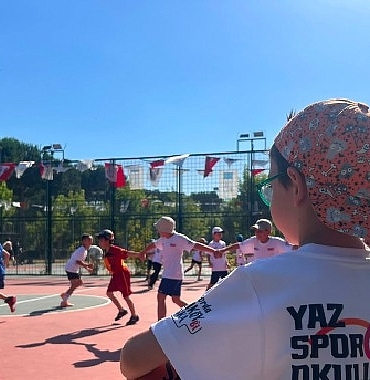 kadikoy-belediyesi-yaz-spor-okulunda-ikinci-donem-basladi.jpg