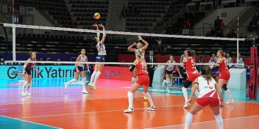 kadin-voleybol-takimindan-3-0lik-galibiyet.jpg