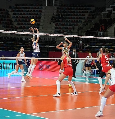 kadin-voleybol-takimindan-3-0lik-galibiyet.jpg