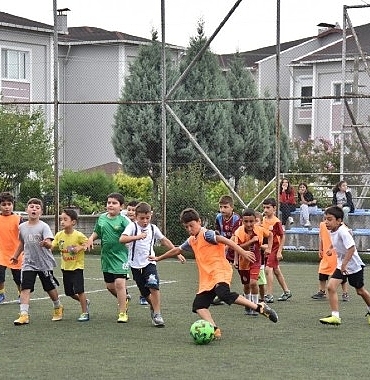 kartepe-belediyesi-yaz-spor-okullari-yogun-ilgi-gordu.jpg