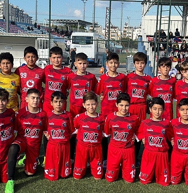 kemer-belediye-merkez-spor-u12-ligi-ucuncu-bitirdi.jpg