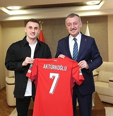 kerem-akturkoglundan-baskan-buyukakina-milli-forma.jpg
