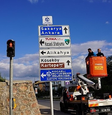 kocaeli-stadinin-yeni-isim-tabelalari-monte-edildi.jpg