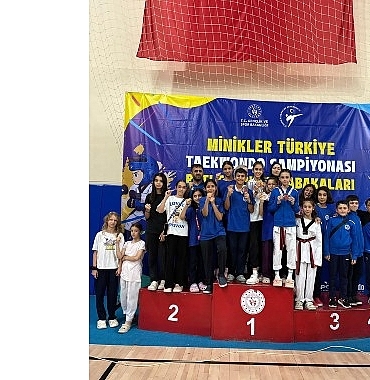 kocaelinin-gururu-kagitspor-kursulerden-inmiyor.jpg