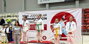 konakin-judo-takimi-ilk-turnuvadan-madalyalarla-dondu.jpg
