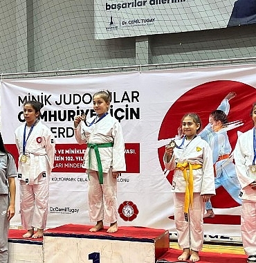 konakin-judo-takimi-ilk-turnuvadan-madalyalarla-dondu.jpg