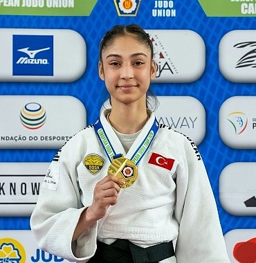 konya-buyuksehirli-judocu-havva-sena-tokmak-avrupa-sampiyonu-olarak-bayram-sevinci-yasatti.jpg