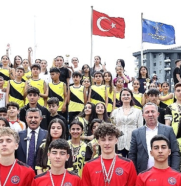 kucukcekmecede-19-mayis-genclik-kosusu-duzenlendi.jpg