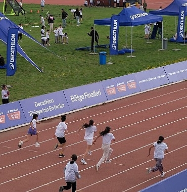 milyonlarca-cocugu-atletizm-ile-tanistiran-decathlon-turkiyenin-en-hizlisinda-2025-yarislari-basladi.jpg