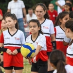 mini-voleybol-senliginde-cocuklar-madalyalarini-aldi.jpg