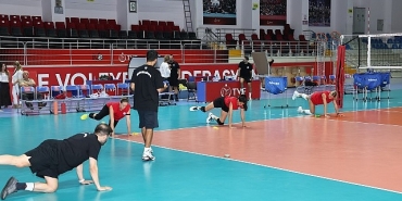 nilufer-belediyespor-eker-kadin-voleybol-takimi-yeni-sezon-hazirliklarina-basladi.jpg