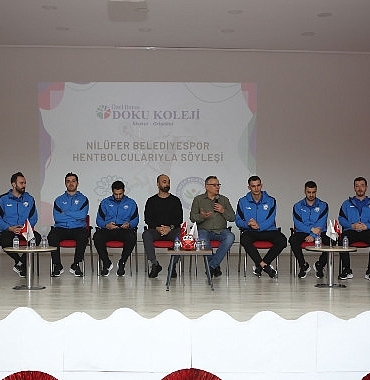 niluferli-hentbolcular-ogrencilerle-bulustu.jpg