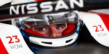 nissan-formula-e-takimindan-oliver-rowland-berlin-e-prixde-formula-e-dunya-sampiyonlugunu-ilan-etti.jpg