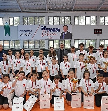 osmangazi-belediyespordan-badmintonda-tarihi-basari.jpg