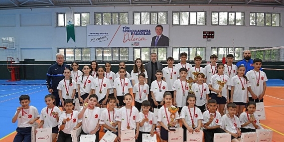 osmangazi-belediyespordan-badmintonda-tarihi-basari.jpg