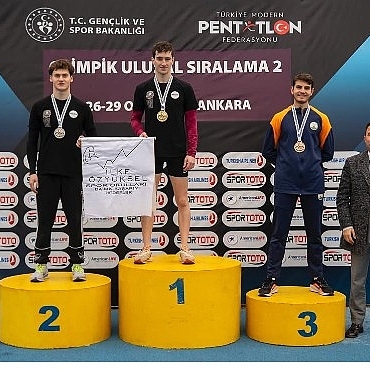 osmangazi-belediyesporlu-arda-mericten-bronz-madalya.jpg