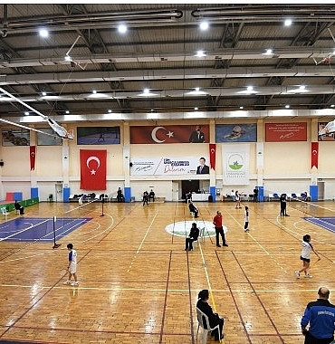 osmangazide-badminton-heyecani-zirveye-tasti.jpg
