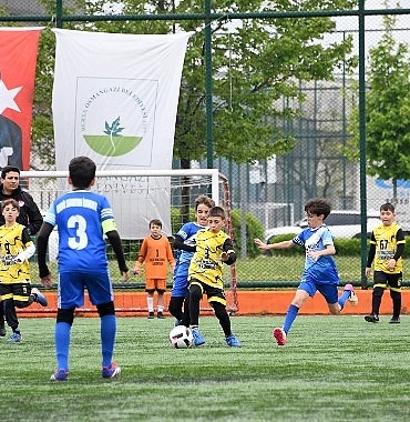 osmangazide-cocuklar-sahada-bulustu.jpg