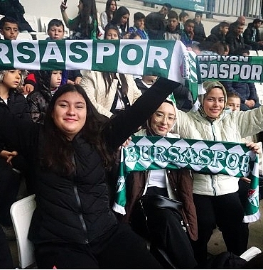 osmangazili-cocuklar-bursaspor-coskusunu-tribunde-yasadi.jpg