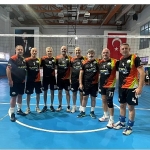 osmangazinin-veteran-voleybolculari-zirveye-cikti.jpg