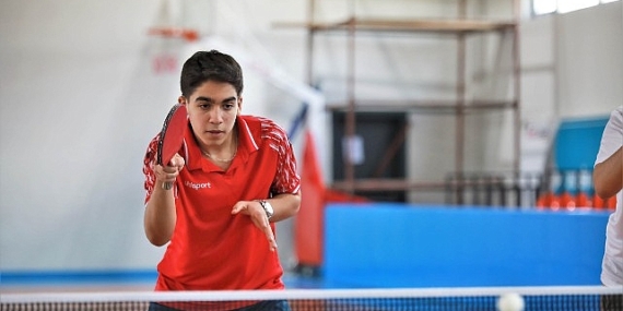 ozel-sporcular-futbol-para-masa-tenisi-ve-voleybol-karsilasmalarinda-bulustu.jpg
