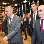 saglik-bakani-memisoglu-anne-baba-adaylari-ile-ilk-adim-ebe-gebe-okulu-aile-bulusmasinda-bir-araya-geldi.jpg