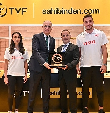 sahibinden-com-turkiye-voleybol-milli-takimlar-ana-sponsoru-oldu.jpg