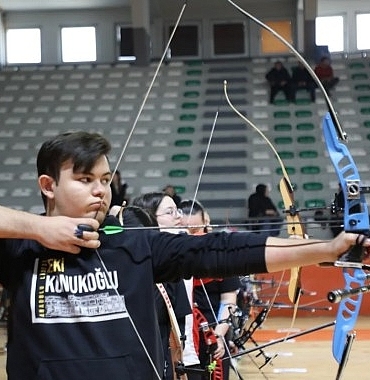 spor-festivalinde-ogrenciler-okculuk-maharetlerini-yaristirdi.jpg