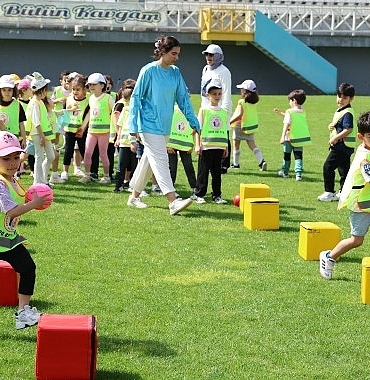 spor-senliklerinde-sira-minik-ogrencilerin.jpg