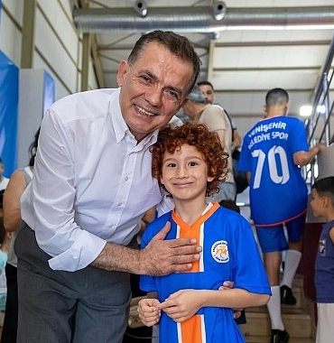tabletler-rafa-cocuklar-sahaya.jpg
