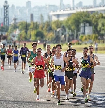 uluslararasi-runkara-yari-maratonu-baskentte-rekor-katilimla-tamamlandi.jpg