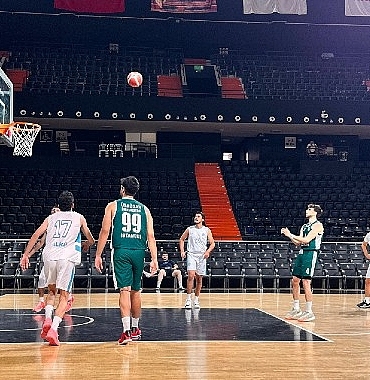 uskudar-universitesi-basketbolda-ikinci-kez-turkiye-sampiyonu.jpg