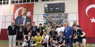uskudar-universitesi-futsal-takimi-turkiye-sampiyonu.jpg