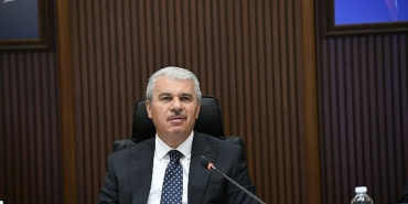 vali-akin-ve-baskan-altay-sampiyonlarla-bulustu.jpg