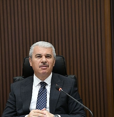 vali-akin-ve-baskan-altay-sampiyonlarla-bulustu.jpg
