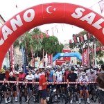 veloturk-gran-fondo-cesmede-pedallar-baris-ve-spor-icin-dondu.jpg