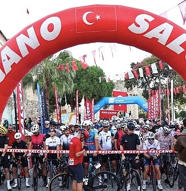 veloturk-gran-fondo-cesmede-pedallar-baris-ve-spor-icin-dondu.jpg