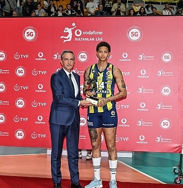 vodafone-sultanlar-ligi-final-serisine-vargas-ve-markova-damga-vurdu.jpg